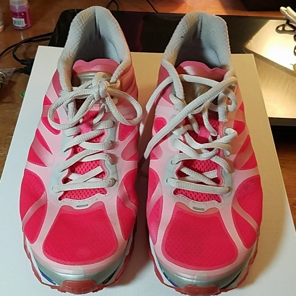 Nike Air Max Size 7Y Pink